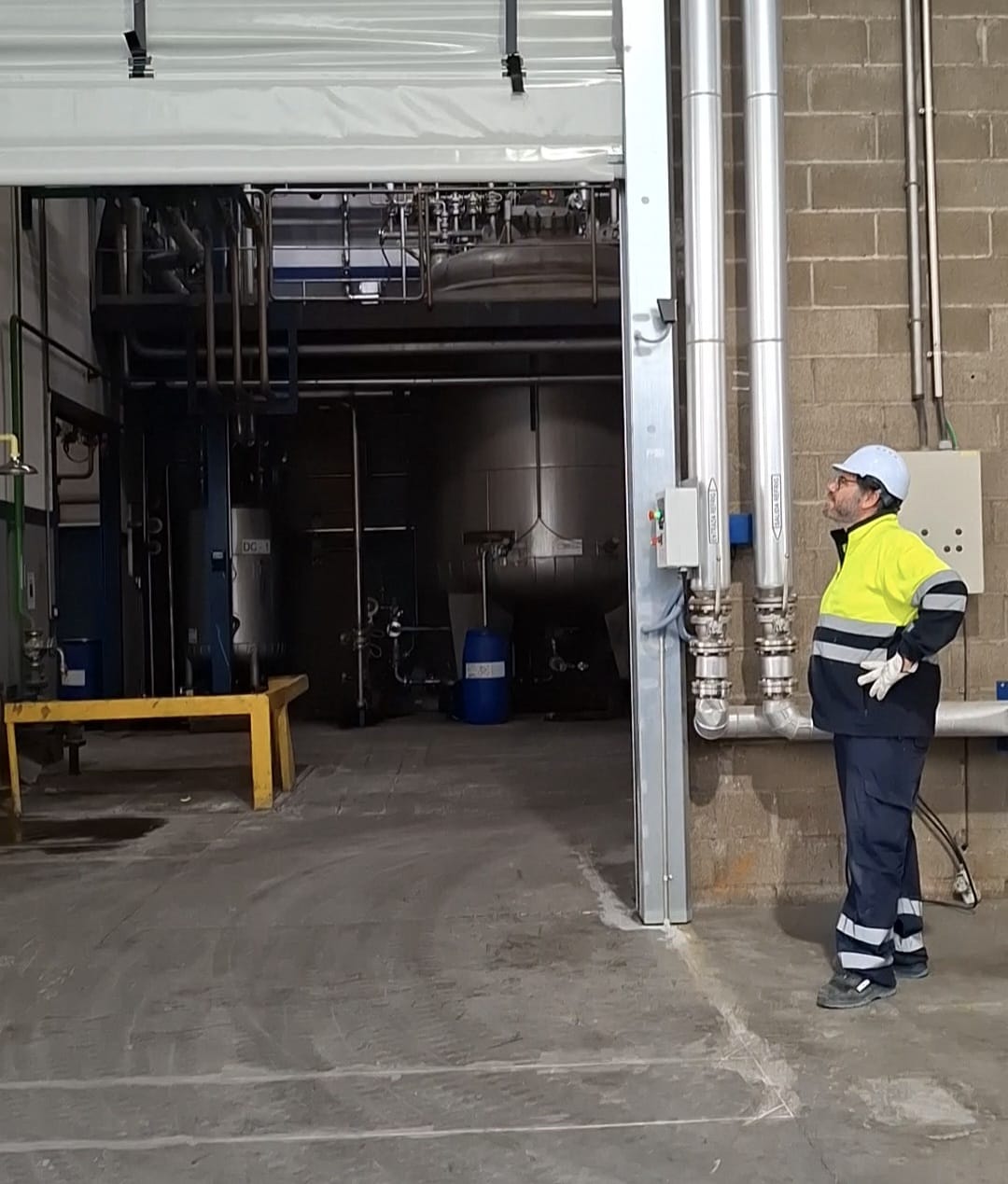 Automatización de puerta industrial